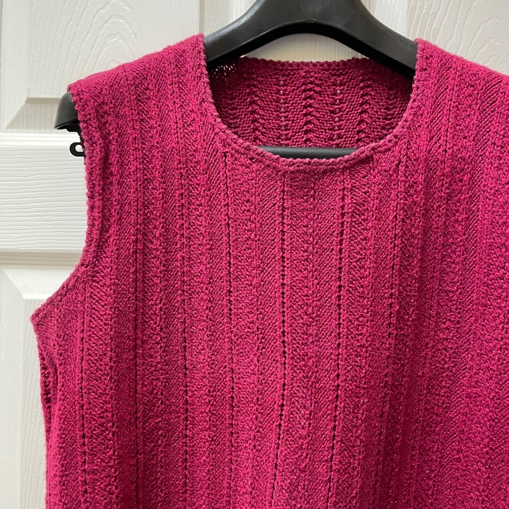 Vintage Women's (M/L) Magenta Homemade Hand Knit‎ Pullover Vest Scalloped Hem